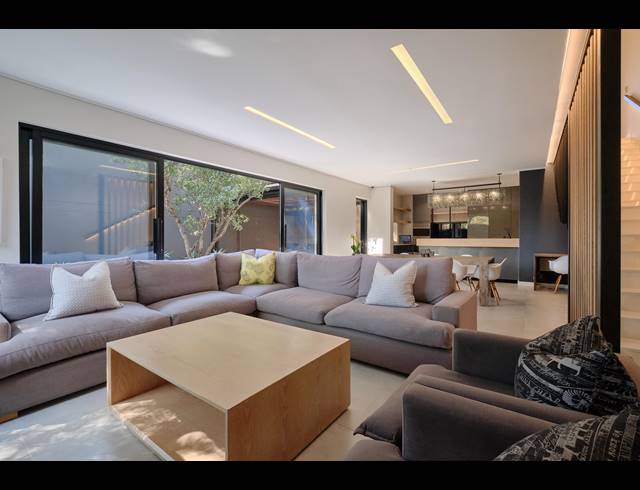 3 BEDROOM TOWNHOUSE FOR SALE IN HYDE PARK